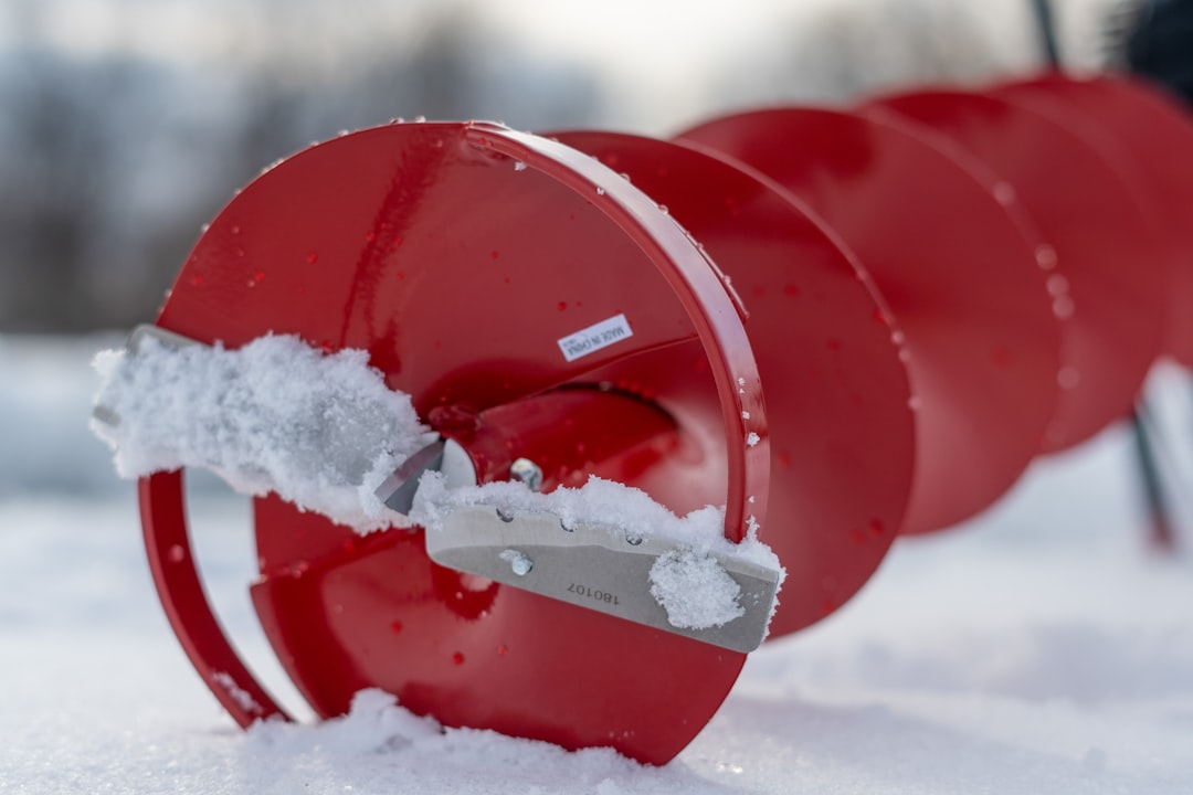 Lumilinko hangessa, jossa shear bolt -varapultit pitää tarkistaa kauden alussa